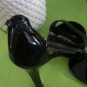 Patent leather ankle wrap heeled sandals